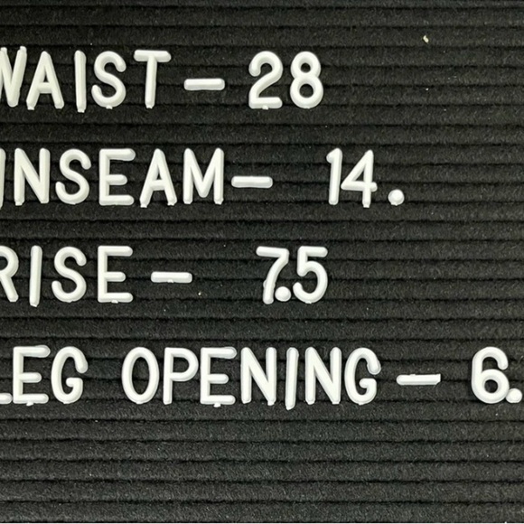 Candies Jeans Blue Denim Stretch
Cuffed Capri Size 3 (28x14) - Picture 9 of 9